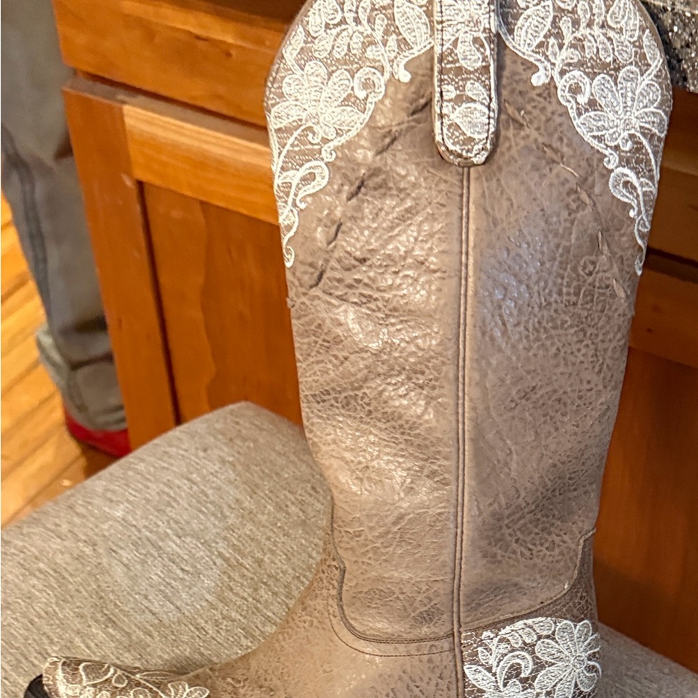Lane Floral detailed western boot